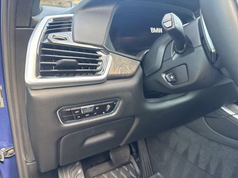 Used 2022 BMW X5 xDrive45e w/ Parking Assistance Package image 10