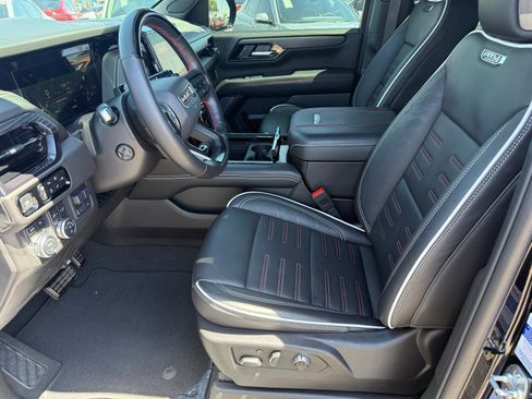Used 2025 GMC Yukon AT4 Ultimate AWD/4WD image 11