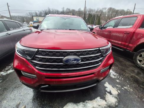 Used 2022 Ford Explorer XLT w/ Equipment Group 202A image 2