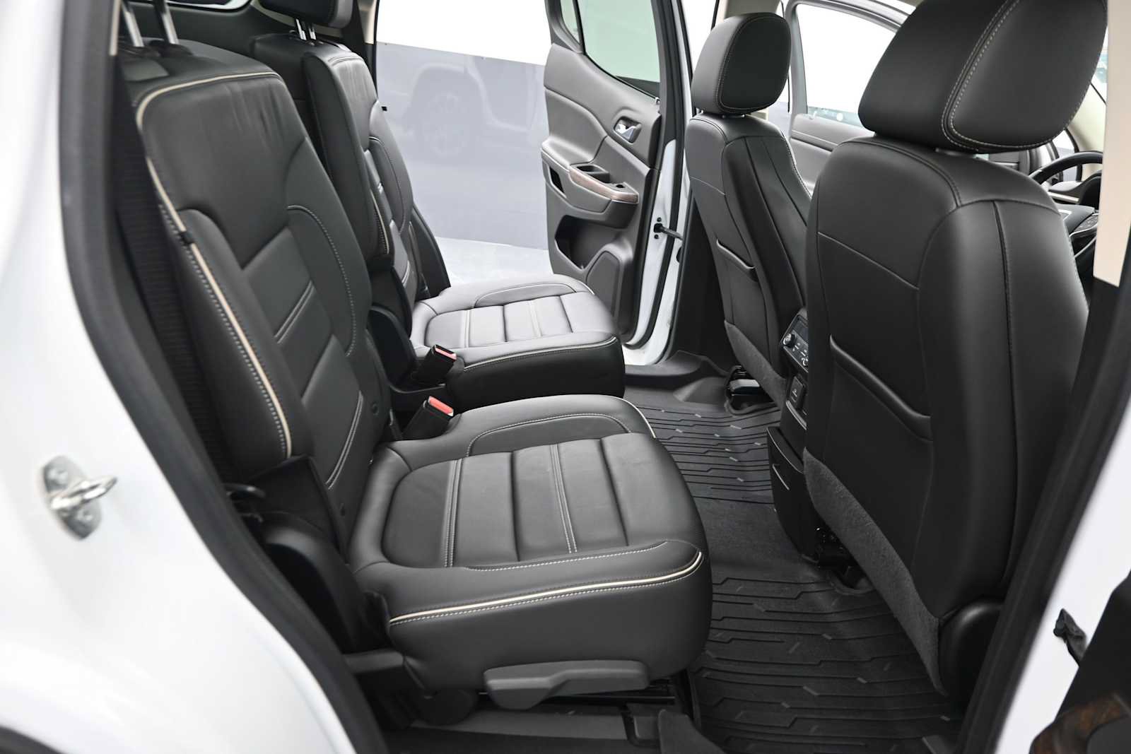 Used 2020 GMC Acadia Denali w/ LPO, Floor Liner Package AWD/4WD image 25