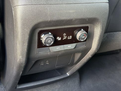 Used 2025 Chevrolet Traverse LT AWD/4WD image 41