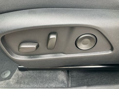 Used 2025 Chevrolet Equinox LT w/ Convenience Package II FWD image 11