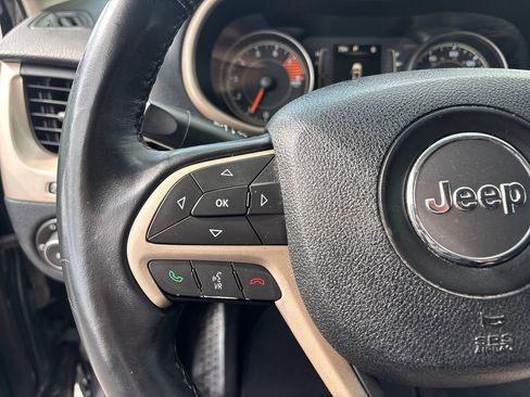 Used 2017 Jeep Cherokee Latitude image 14