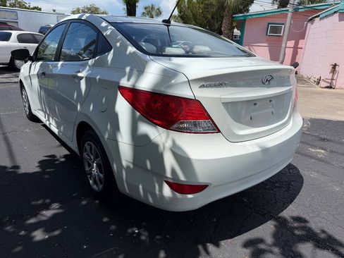 Used 2013 Hyundai Accent GLS FWD image 2