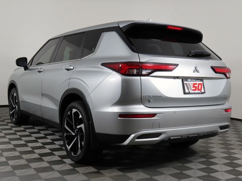 Used 2024 Mitsubishi Outlander SE image 40