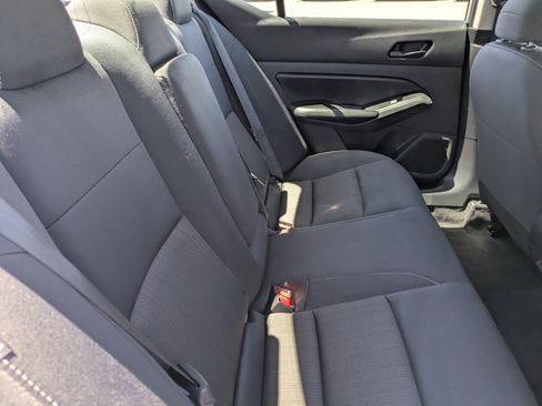 Used 2024 Nissan Altima 2.5 SV FWD image 13