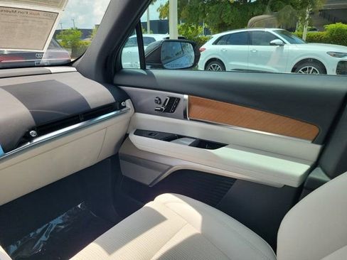 Used 2026 Cadillac Vistiq Luxury AWD/4WD image 17
