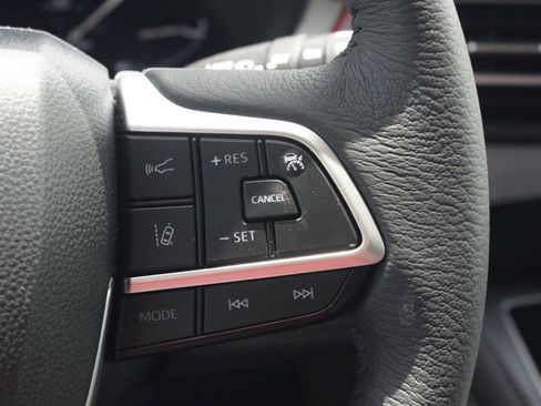 Used 2025 Toyota Sienna XLE w/ XLE Plus Package AWD/4WD image 11