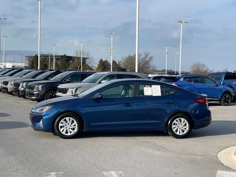 Used 2019 Hyundai Elantra SE FWD image 4