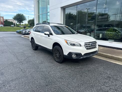 Used 2016 Subaru Outback 2.5i Premium AWD/4WD image 3