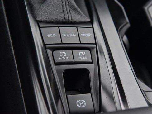 Used 2025 Toyota Camry SE image 18