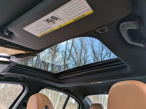 New 2026 BMW 330i xDrive Sedan w/ M Sport Package image 19