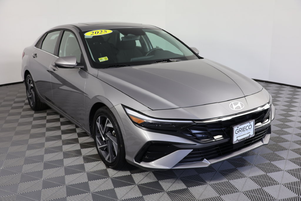 Used 2025 Hyundai Elantra SEL FWD image 1