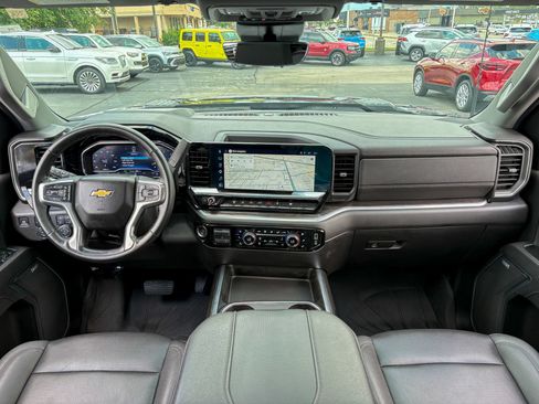 Used 2025 Chevrolet Silverado 3500 LTZ w/ LTZ Convenience Package AWD/4WD image 34