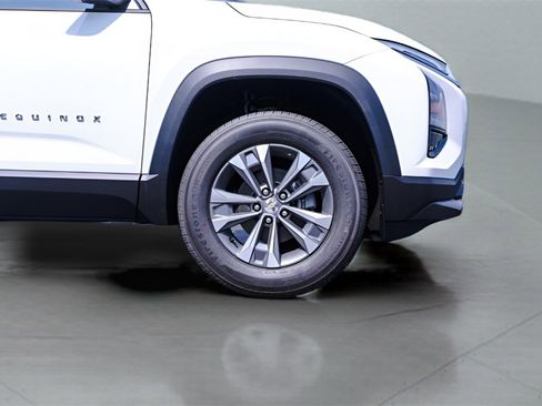 New 2026 Chevrolet Equinox LT w/ Convenience Package II image 7