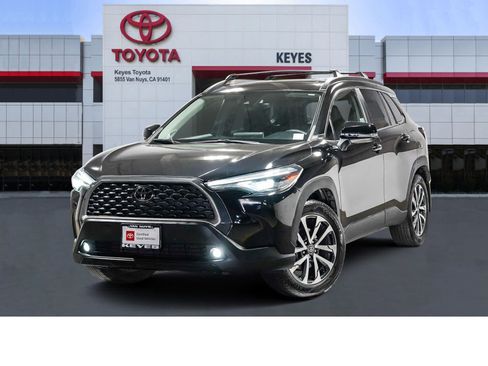 Certified 2022 Toyota Corolla Cross XLE w/ Convenience Package AWD/4WD image 1