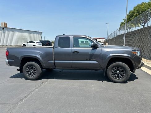 Used 2022 Toyota Tacoma SR5 w/ SR5 Appearance Package (SM) RWD image 4