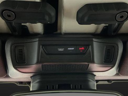 Used 2024 Jeep Wrangler Sport S image 32