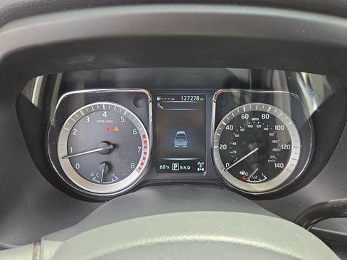 Used 2017 Nissan Titan SV AWD/4WD image 21