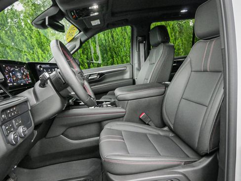 Used 2026 Chevrolet Tahoe RST w/ Comfort Package AWD/4WD image 16