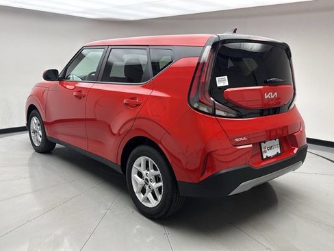 Used 2025 Kia Soul LX w/ LX Technology Package FWD image 3