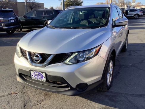 Used 2017 Nissan Rogue Sport SV image 3