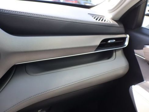 Used 2020 Toyota Highlander Limited FWD image 36