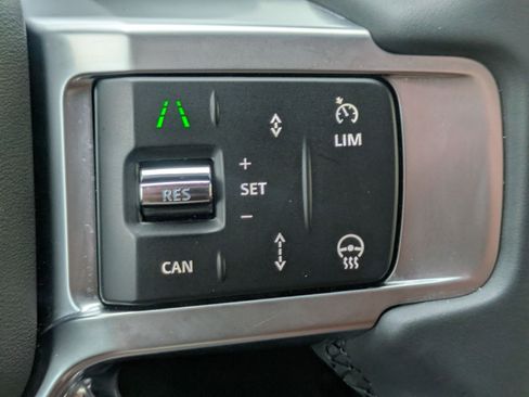 Certified 2024 Land Rover Discovery Dynamic SE image 17