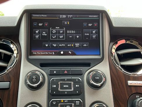 Used 2015 Ford F350 Lariat w/ Lariat Interior Package AWD/4WD image 32