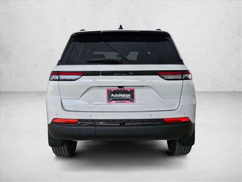 New 2025 Jeep Grand Cherokee Altitude image 8