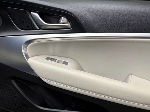 Used 2021 Genesis G70 2.0T image 46