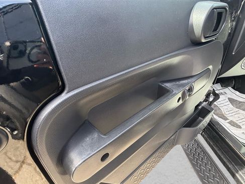 Used 2009 Jeep Wrangler Unlimited X w/ PWR Convenience Group image 9