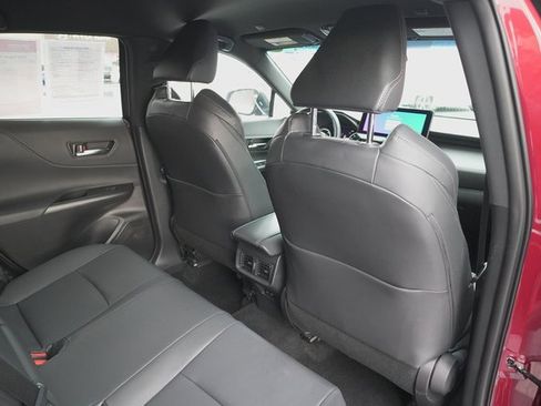 Certified 2023 Toyota Venza XLE image 21