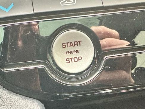 Used 2018 Jaguar F-PACE R-Sport image 19