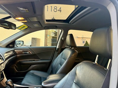 Used 2017 Honda Accord EX-L image 18