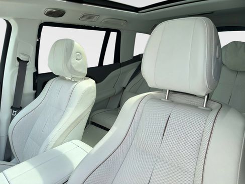 Used 2023 Mercedes-Benz Maybach GLS 600 4MATIC image 41