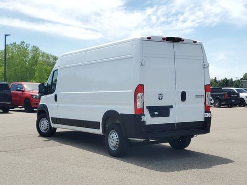 Used 2026 RAM ProMaster 2500 w/ Convenience Group FWD image 3