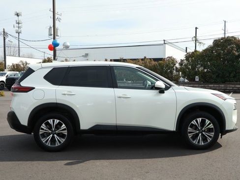 Used 2023 Nissan Rogue SV image 4