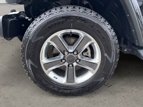 Used 2021 Jeep Wrangler Unlimited Sahara w/ Uconnect 4C Nav & Sound Group AWD/4WD image 14