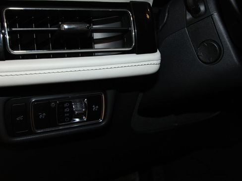 Used 2025 Lincoln Aviator AWD image 9