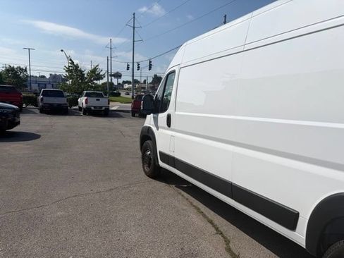 Used 2023 RAM ProMaster 2500 FWD image 4