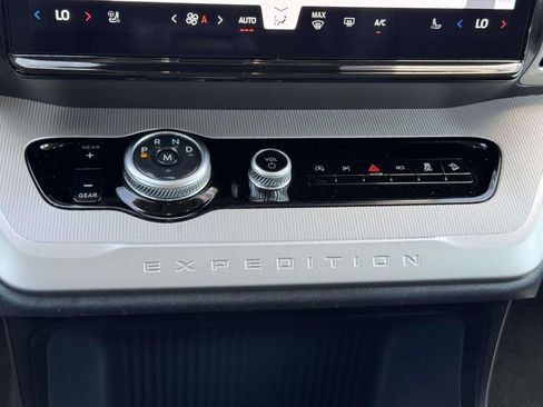 Used 2025 Ford Expedition Max Active AWD/4WD image 6