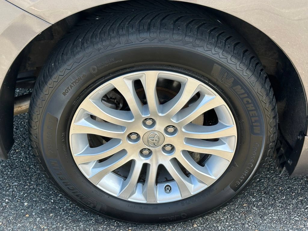Used 2017 Toyota Sienna XLE FWD image 37