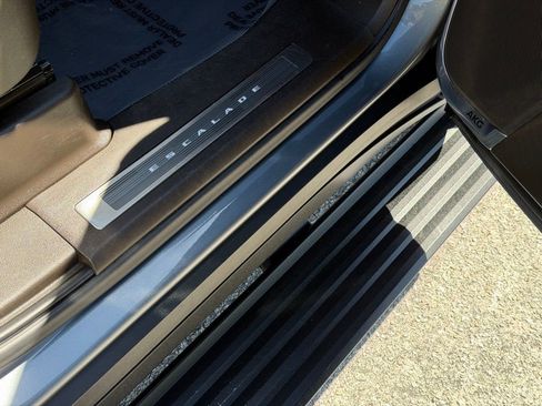 Used 2022 Cadillac Escalade ESV Sport w/ Touring Package image 21