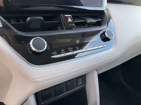 Used 2024 Toyota Corolla Cross L image 23