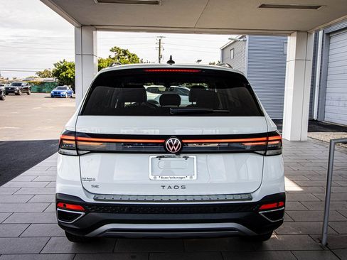 New 2026 Volkswagen Taos SE image 14