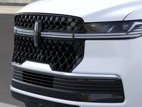 New 2026 Lincoln Navigator Reserve AWD/4WD image 17