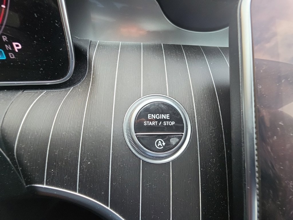Used 2025 Mercedes-Benz C 300 Sedan image 23