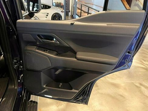 Used 2024 Lexus GX 550 w/ Accessory Package (31) image 27