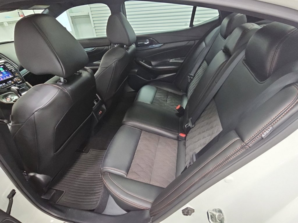 Used 2023 Nissan Maxima SR w/ Sport Mat Group FWD image 32